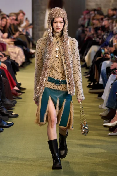 Look 14